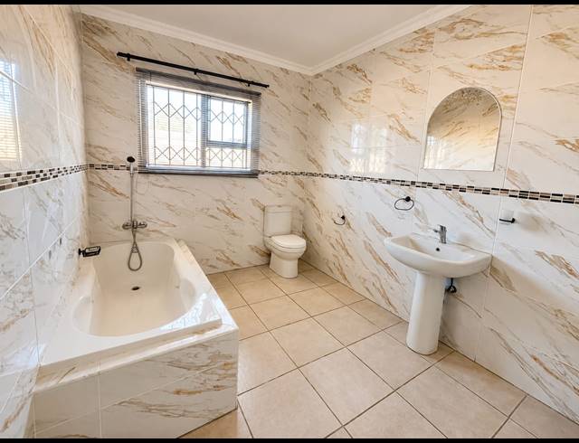 3 BEDROOM HOUSE TO LET IN ROTHDENE